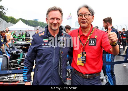 Sao Paulo, Brasilien. November 2024. (L bis R): Christian Horner (GBR) Red Bull Racing Team Principal mit Toshihiro MIBE (JPN) Honda President, CEO und Representative Director am Startplatz. 03.11.2024. Formel-1-Weltmeisterschaft, Rd 21, Großer Preis Brasiliens, Sao Paulo, Brasilien, Wettkampftag. Das Foto sollte lauten: XPB/Alamy Live News. Stockfoto