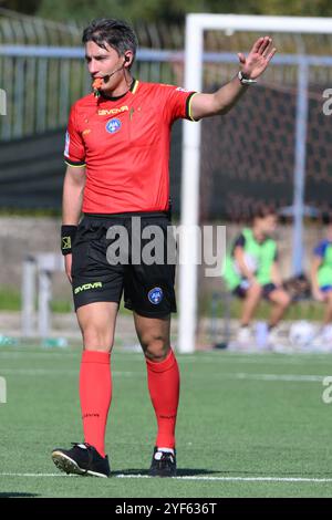 Cercola, Italien, 03. November 2024 Leonardo Mastrodomenico der Schiedsrichter bei der Fußball-Serie A Frauen zwischen Napoli Femminile und Juventus FC:Agostino Gemito/ Alamy Live News Stockfoto