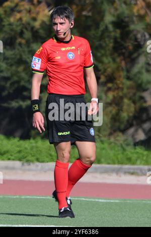 Cercola, Italien, 03. November 2024 Leonardo Mastrodomenico der Schiedsrichter bei der Fußball-Serie A Frauen zwischen Napoli Femminile und Juventus FC:Agostino Gemito/ Alamy Live News Stockfoto