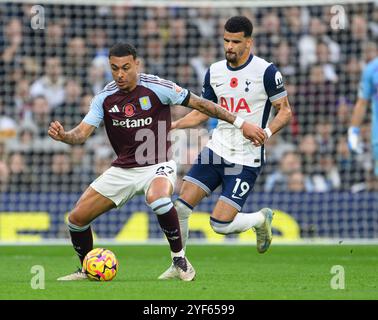 London, Großbritannien. November 2024. London, England - 3. November: Tottenham Hotspur's Dominic Solanke (rechts) kämpft am 3. November 2024 im Tottenham Hotspur Stadium in London gegen Morgan Rogers (links) im Premier League 2024/25 League Spiel zwischen Tottenham Hotspur FC und Aston Villa FC. (Foto: David Horton/SPP) (David Horton/SPP) Credit: SPP Sport Press Photo. /Alamy Live News Stockfoto