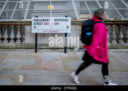 Whitehall London - Parliament Street & Whitehall Street Schild in Westminster Central London Stockfoto