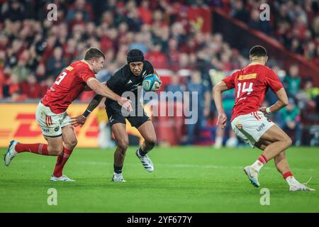 November 2024, Thomond Park, Limerick, Irland - Action von Munster Rugby vs All Blacks XV Stockfoto