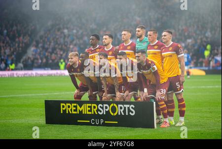 Glasgow, Schottland. Glasgow, Großbritannien. 3. November 2024; Hampden Park, Glasgow, Schottland: Premier Sports Cup Halbfinale Fußball, Motherwell versus Rangers; Motherwell Starting Players Line Up Credit: Action Plus Sports Images/Alamy Live News Credit: Action Plus Sports Images/Alamy Live News Credit: Action Plus Sports Images/Alamy Live News Stockfoto