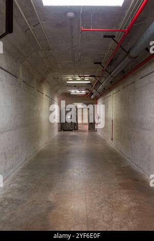 Betonflur zur Sicherung des Lagerraums im Diefenbunker, Carp, Ontario, Kanada Stockfoto