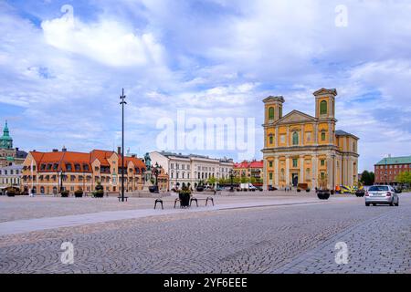 Stortorget, der Haupt- oder Marktplatz und die Fredriks-Kirche im historischen Stadtzentrum von Karlskrona, Blekinge län, Schweden, nur für redaktionelle Zwecke. Stockfoto