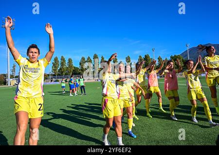 Cercola, Italien. November 2024. Die Spieler von Juventus feiern den Sieg der Women Series A zwischen Napoli und Juventus FC in der Arena Giuseppe Piccolo am 3. November 2024 in Cercola, Italien. Credit: Nicola Ianuale/Alamy Live News Credit: Nicola Ianuale/Alamy Live News Stockfoto