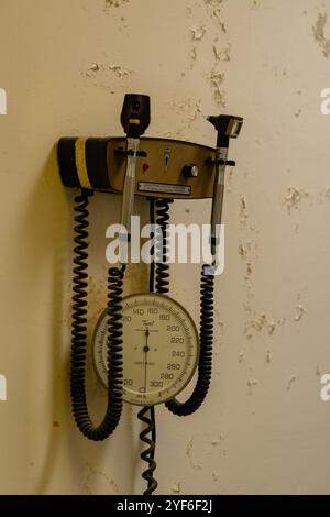 Medizinische Untersuchungsgeräte im Diefenbunker, Carp, Ontario, Kanada Stockfoto