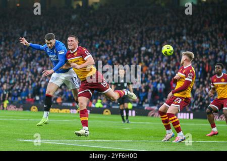 Glasgow, Großbritannien. November 2024. Das zweite Halbfinale des Premier Sports Cup zwischen Motherwell FC und Rangers FC fand im Hampden Park in Glasgow, Schottland, Großbritannien statt. Das Finale war Motherwell 1:2 Rangers. Die Tore wurden von Celtic Go ins Finale geschossen, um den Sieger zwischen den Rangers und Motherwell zu spielen. Die Tore wurden von Einem Halliday, Motherwell, 25 Minuten erzielt. C Dessers, Rangers 49 Minuten und N. Bajrami 81 Minuten. Das Finale wird zwischen Celtic und Rangers stattfinden. Quelle: Findlay/Alamy Live News Stockfoto