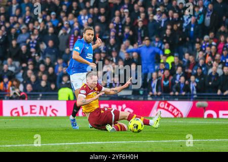 Glasgow, Großbritannien. November 2024. Das zweite Halbfinale des Premier Sports Cup zwischen Motherwell FC und Rangers FC fand im Hampden Park in Glasgow, Schottland, Großbritannien statt. Das Finale war Motherwell 1:2 Rangers. Die Tore wurden von Celtic Go ins Finale geschossen, um den Sieger zwischen den Rangers und Motherwell zu spielen. Die Tore wurden von Einem Halliday, Motherwell, 25 Minuten erzielt. C Dessers, Rangers 49 Minuten und N. Bajrami 81 Minuten. Das Finale wird zwischen Celtic und Rangers stattfinden. Quelle: Findlay/Alamy Live News Stockfoto