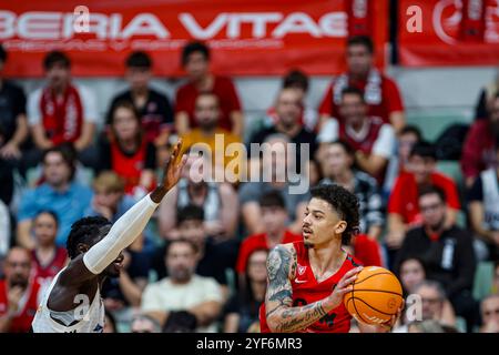 Murcia, Spanien. November 2024. Endesa League Basketballspiel zwischen UCAM CB und Real Madrid im Palacio de Deportes in Murcia © ABEL F. ROS/Alamy Live News Stockfoto