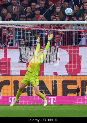 Manuel NEUER, Torhüter FCB 1 verteidigt im Spiel FC BAYERN MÜNCHEN - 1. FC UNION BERLIN 3-0 am 2. November 2024 in München. Saison 2024/2025, 1.Bundesliga, FCB, München, Spieltag 9, 9.Spieltag Fotograf: Peter Schatz - DFL-VORSCHRIFTEN VERBIETEN DIE VERWENDUNG VON FOTOGRAFIEN als BILDSEQUENZEN und/oder QUASI-VIDEO - Stockfoto