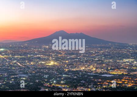 Pompeji, Italien, unter dem Berg Vesuv nach Sonnenuntergang. Stockfoto