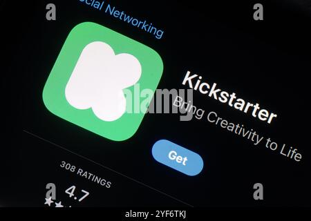 OSTRAVA, TSCHECHIEN - 27. JULI 2024: App-Store mit Kickstart-App für die Finanzierung der Krone Stockfoto