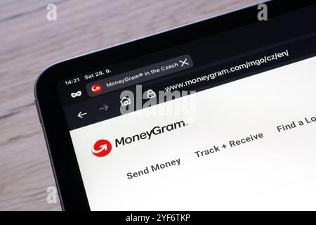 OSTRAVA, TSCHECHIEN - 28. SEPTEMBER 2024: Website des MoneyGram Service für günstige Geldtransfers Stockfoto