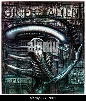 Alien (1979) Poster entworfen und mit Artwork von H. R. Giger dieses legendäre biomechanische Artwork zeigt die furchterregende Xenomorph-Kreatur, die für Ridley Scotts Alien-Film geschaffen wurde. Foto eines original gerahmten Werbeplakats aus dem Jahr 1979 ***NUR REDAKTIONELLE VERWENDUNG***. Quelle: BFA / 20th Century Fox. Stockfoto