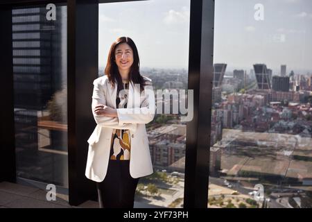 Student des Executive MBA an der IE Business School in Madrid, während einer Fotosession auf dem IE University Campus. Stockfoto