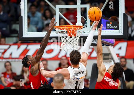 Murcia, Spanien. November 2024. Endesa League Basketballspiel zwischen UCAM CB und Real Madrid im Palacio de Deportes in Murcia © ABEL F. ROS/Alamy Live News Stockfoto