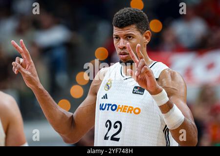 Murcia, Spanien. November 2024. Endesa League Basketballspiel zwischen UCAM CB und Real Madrid im Palacio de Deportes in Murcia © ABEL F. ROS/Alamy Live News Stockfoto