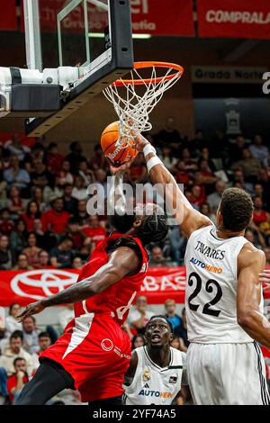 Murcia, Spanien. November 2024. Endesa League Basketballspiel zwischen UCAM CB und Real Madrid im Palacio de Deportes in Murcia © ABEL F. ROS/Alamy Live News Stockfoto