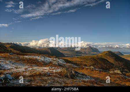 Dramatische Hochlandlandschaft, Vestvagoy, Lofoten, Lofoten und Vesteralinseln, Nordland, Norwegen Stockfoto