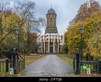 Saltaire United Reformed Church in der historischen Stadt Saltaire, Yorkshire, ein Weltkulturerbe, das vom Besitzer der Salts Mill Titus Salt entworfen wurde. Stockfoto