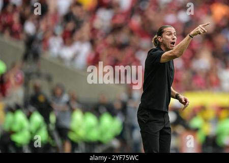 Rio De Janeiro, Brasilien. November 2024. RJ - RIO DE JANEIRO - 11/03/2024 - BRASILIANISCHER POKAL 2024, FLAMENGO x ATLETICO-MG - Filipe Luis Trainer von Flamengo während des Spiels gegen Atletico-MG im Maracana-Stadion für die Brasilianischen Cup-Meisterschaft 2024. Foto: Thiago Ribeiro/AGIF Credit: AGIF/Alamy Live News Stockfoto