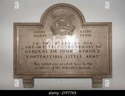 Royal Garrison Church of All Saints in Aldershot, Hampshire, England, Großbritannien. Das Innere des denkmalgeschützten Gebäudes ist ein Denkmal für die Alten Verachtung Stockfoto