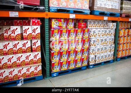 Los Angeles, Kalifornien, USA - 18.03.2019: Ein Blick auf den Getreidegang eines großen Lebensmittelgeschäfts. Stockfoto