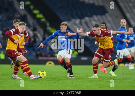 Glasgow, Großbritannien. November 2024. Das zweite Halbfinale des Premier Sports Cup zwischen Motherwell FC und Rangers FC fand im Hampden Park in Glasgow, Schottland, Großbritannien statt. Das Finale war Motherwell 1:2 Rangers. Die Tore wurden von Celtic Go ins Finale geschossen, um den Sieger zwischen den Rangers und Motherwell zu spielen. Die Tore wurden von Andy Halliday (Motherwell 11) in 25 Minuten erzielt. Cyriel Dessers (Rangers 9), 49 Minuten und Nedim Bajrami (Rangers 14) 81 Minuten. Das Finale findet am 15. Dezember 2024 im Hampden Park zwischen Celtic und Rangers statt. Quelle: Findlay/Alamy Live News Stockfoto