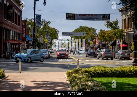 Orange, Kalifornien, USA - 24.03.2019: Blick auf den Kreisverkehr am Orange Plaza. Stockfoto