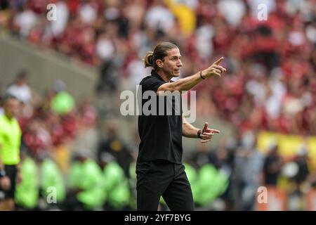 Rio De Janeiro, Brasilien. November 2024. RJ - RIO DE JANEIRO - 11/03/2024 - BRASILIANISCHER POKAL 2024, FLAMENGO x ATLETICO-MG - Filipe Luis Trainer von Flamengo während des Spiels gegen Atletico-MG im Maracana-Stadion für die Brasilianischen Cup-Meisterschaft 2024. Foto: Thiago Ribeiro/AGIF (Foto: Thiago Ribeiro/AGIF/SIPA USA) Credit: SIPA USA/Alamy Live News Stockfoto