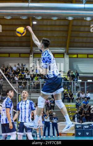 (Cisterna Volley) während des Spiels Cisterna Volley vs Sonepar Padova, Volleyball Italian Series A Men Superleague in Cisterna di Latina (LT), Italien, 03. November 2024 Stockfoto