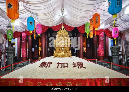 Singapur - 18. Januar 2025: Buddha Tooth Relic Temple in Chinatown Stockfoto