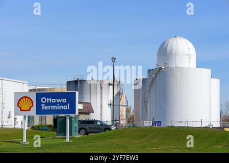 Ottawa, Kanada - 25. Oktober 2024: Terminal Shell Ottawa auf der Hunt Club Rd ist ein Verteilerterminal von Shell Canada. Shell Canada Limited ist die Stockfoto