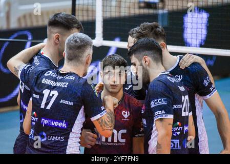 (Cisterna Volley) während des Spiels Cisterna Volley vs Sonepar Padova, Volleyball Italian Series A Men Superleague in Cisterna di Latina (LT), Italien, 03. November 2024 Stockfoto