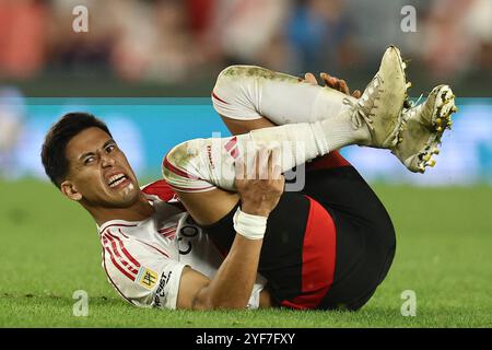 Der Mittelfeldspieler von River Plate 8, Maximiliano Meza, hat während des Argentine Professional Football League Turniers 2024 Cesar Luis Menotti gegen Banfield im El Monumental Stadion in Buenos Aires, am 2. November 2024 BUENOS AIRES ARGENTINIEN, Copyright: XALEJANDROxPAGNIx Stockfoto