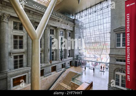 Singapur - 16. August 2024: Innenansicht der National Gallery. Weltweit größte öffentliche Sammlung von Kunst in Singapur und Südostasien Stockfoto