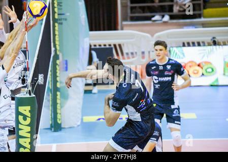 Ramon Jordi während des Spiels Cisterna Volley vs Sonepar Padova, Volleyball italienische Serie A Männer Superliga Spiel in Cisterna di Latina (LT), Italien, 03. November 2024 Stockfoto