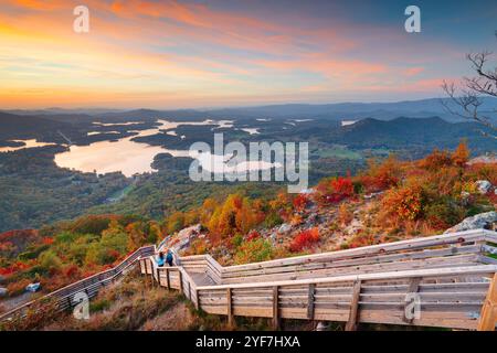 Hiawassee, Georgia, USA Landschaft mit Chatuge Lake in der Abenddämmerung. Stockfoto