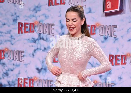 Kiernan Shipka bei der „Roten – Alarmstufe Weihnachten“ Filmpremiere am 3.11.2024 in Berlin Stockfoto