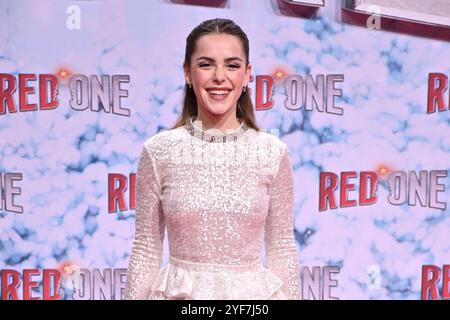 Kiernan Shipka bei der „Roten – Alarmstufe Weihnachten“ Filmpremiere am 3.11.2024 in Berlin Stockfoto