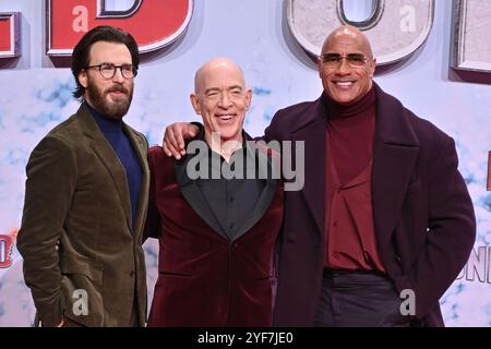 Chris Evans, J.K. Simmons und Dwayne Johnson bei der „Red One – Alarmstufe Weihnachten“ Filmpremiere am 3.11.2024 in Berlin Stockfoto