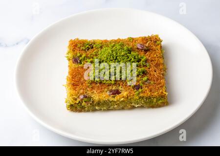 Türkisches Dessert antep Kadayif - Pistachio Kadayif Stockfoto