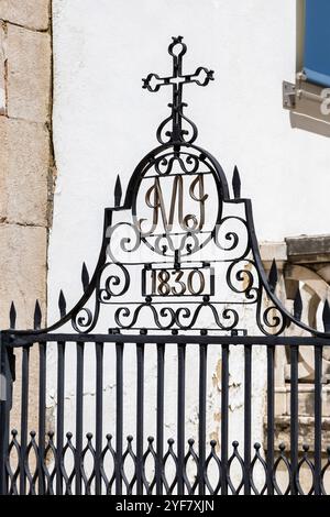 Das Eiserne Tor an der Barockkirche St. Joseph der Zimmerleute in Lissabon, Portugal Stockfoto