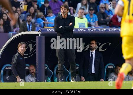 Neapel, Italien. November 2024. Antonio Conte Head Coach des SSC Napoli während des Spiels der Serie A zwischen dem SSC Napoli und Atalanta BC im Stadio Diego Armando Maradona Neapel Italien am 3. November 2024. Franco Romano/Alamy Live News Stockfoto