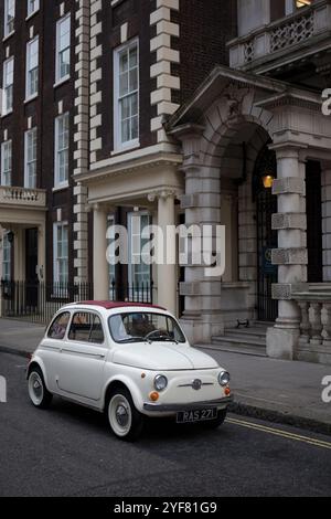 Fiat Nouova 500 RAC. St James's Motorspektakel 2024 Pall Mall London Stockfoto