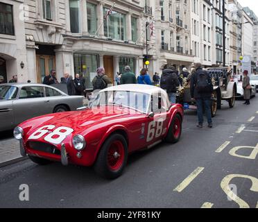 Shelby Cobra Racing Car RAC. St James's Motorspektakel 2024 Pall Mall London Stockfoto