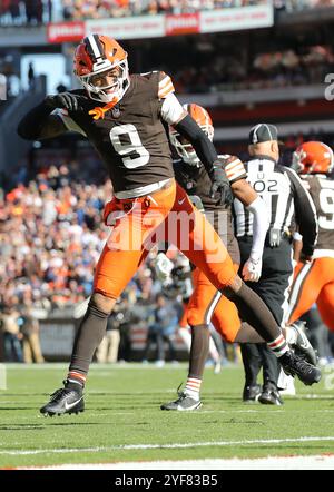 Cleveland, Usa. November 2024. Cleveland Browns Grant Delpit (9) feiert nach einem Defensivspiel gegen die Los Angeles Chargers in der zweiten Halbzeit im Huntington Bank Field in Cleveland, Ohio am Sonntag, den 3. November 2024. Foto: Aaron Josefczyk/UPI Credit: UPI/Alamy Live News Stockfoto