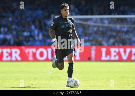 Neapel, Latium. November 2024. Mathias Olivera vom SSC Napoli während des Spiels der Serie A zwischen Napoli und Atalanta im Maradona-Stadion in Neapel, Italien, am 3. November 2024. Quelle: massimo insabato/Alamy Live News Stockfoto