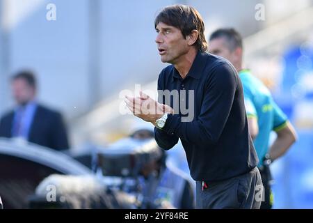 Neapel, Latium. November 2024. Der Trainer Antonio Conte reagierte beim Spiel der Serie A zwischen Napoli und Atalanta im Maradona-Stadion in Neapel, Italien, am 3. November 2024. Quelle: massimo insabato/Alamy Live News Stockfoto